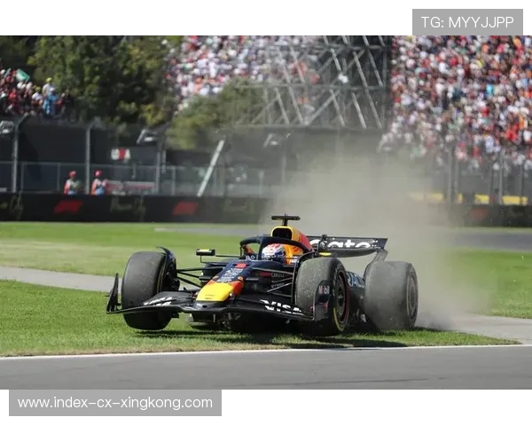 诺里斯分析不同轮胎差异，为比赛做准备